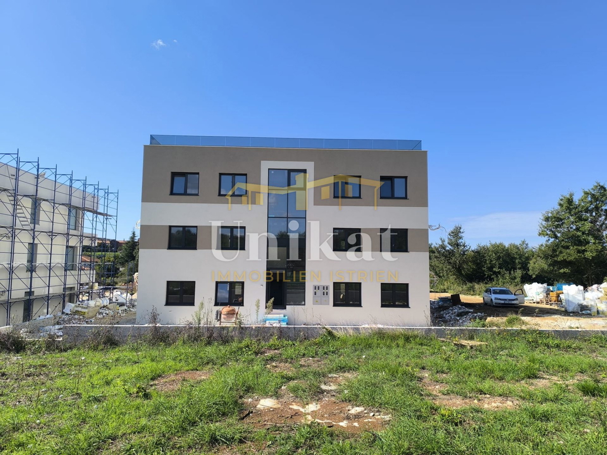 Attico con ampia terrazza sul tetto - 4 km dal mare